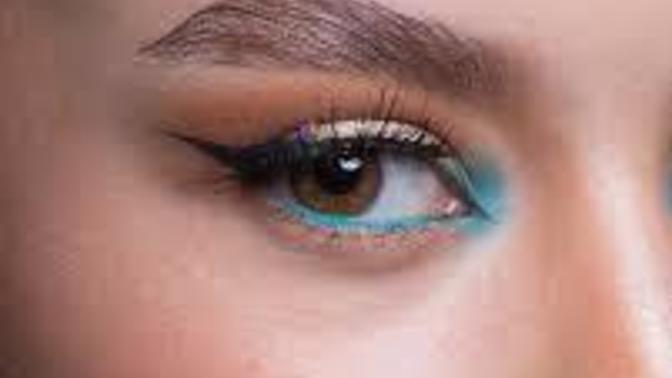 Kuyruklu eyeliner çekmenin modası geçti mi?