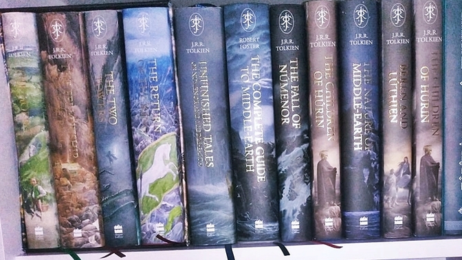 J. R. R Tolkien'in okuduğunuz bir kitabı var mı?