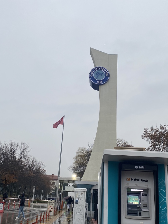 Kimler sabahın köründe işe okula geldi?