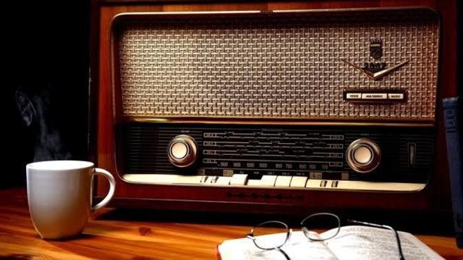 Radyo dinler misin?