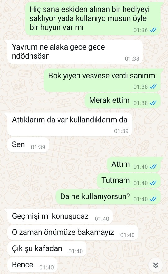 Sevgilim eski sevgilisinin aldığı bazı şeyleri hala kullandığını söyledi ne yapmalıyım?
