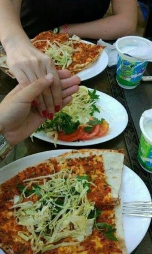 Aşk mı yoksa lahmacun mu 👌?