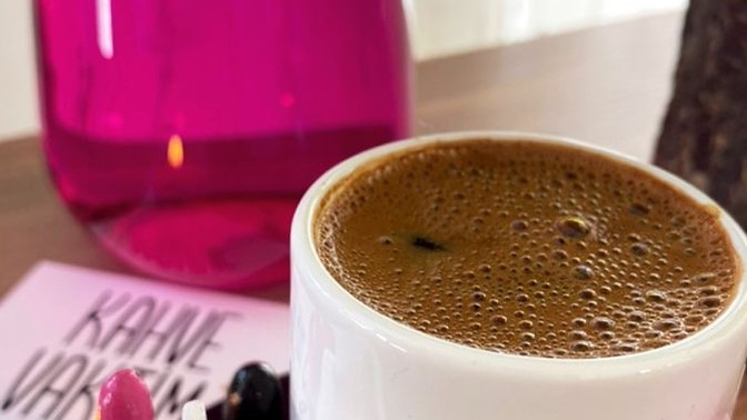 Bugün günlerden 5 Aralık Dünya Kahve içme günü, kahvenizi kiminle içmek istersiniz?