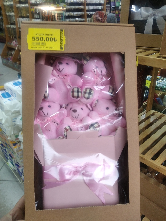 Yılbaşında arkadaşım @fesfs ile bana bu ayıcık buketini hediye alacak sevgiliyi nerden bulabiliriz?