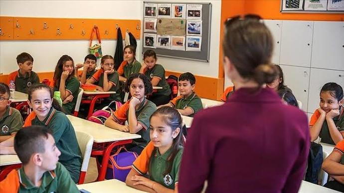 Yeni yönetmelik ile okullarda serbest kıyafet uygulaması kaldırıldı. Siz bu konuda ne düşünüyorsunuz?