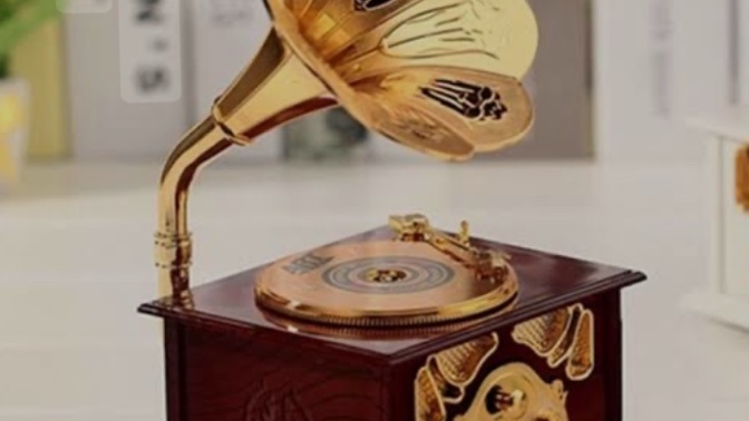 Sevgiliye yılbaşında müzik 🎵 kutusu hediye edilir mi?