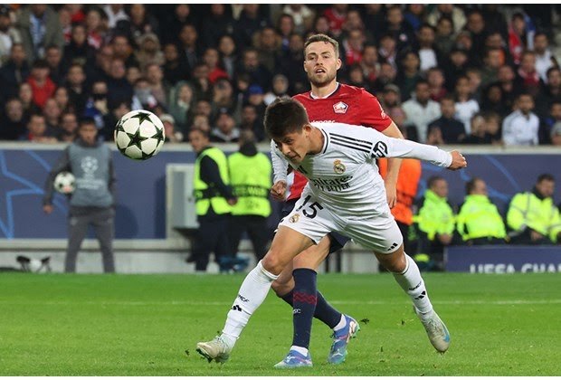 Futbol ⚽ maçlarında 👉beyaz kart ne anlama gelir biliyor musunuz, hiç hakemin beyaz kart gösterdiği maçlar izlediniz mi ⚽?
