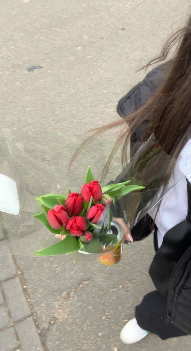 Yolda durduk yere biri bana çiçek verdi💐gelinlik seçmeli miyimmm?
