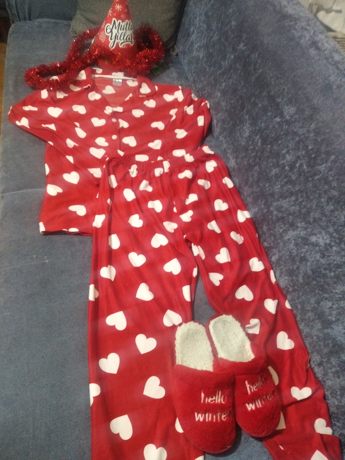 Yılbaşına pijama takımı ile girilmez mi 😂?