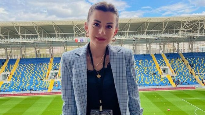 Sizce sporda maçların anlatımı maça yakışan ruh hâli hangisinde daha fazla var, kadın spikerlerde mi erkek spikerlerde mi?