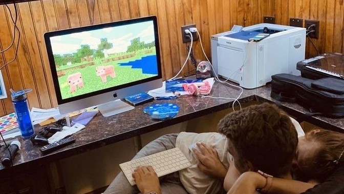 Sevgiliniz karşı cinsin de olduğu online bir oyun oynasa rahatsız olur musunuz?