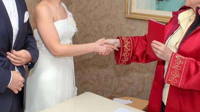 Sevdiğiniz kişiyi evliliğe zorlar mısınız?