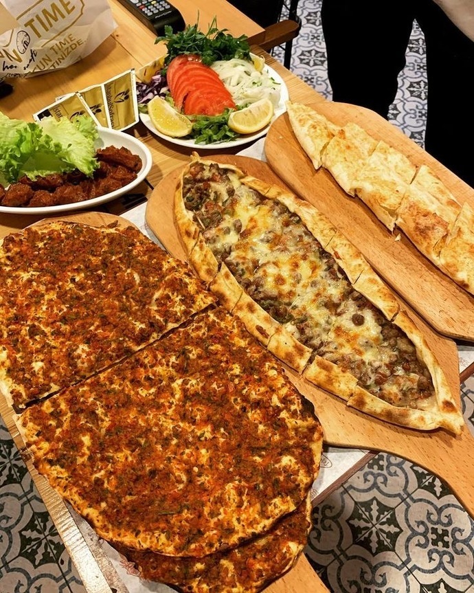 Her gün dışarıdan yemek söyleyen birisi zengin midir, yoksa beceriksiz midir?