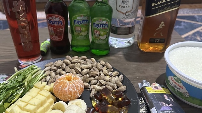 Evde mi alkol kullanırsınız gece kulübü veya mekanlarda mı SOFRAM güzel mi misafir olur muydunuz?