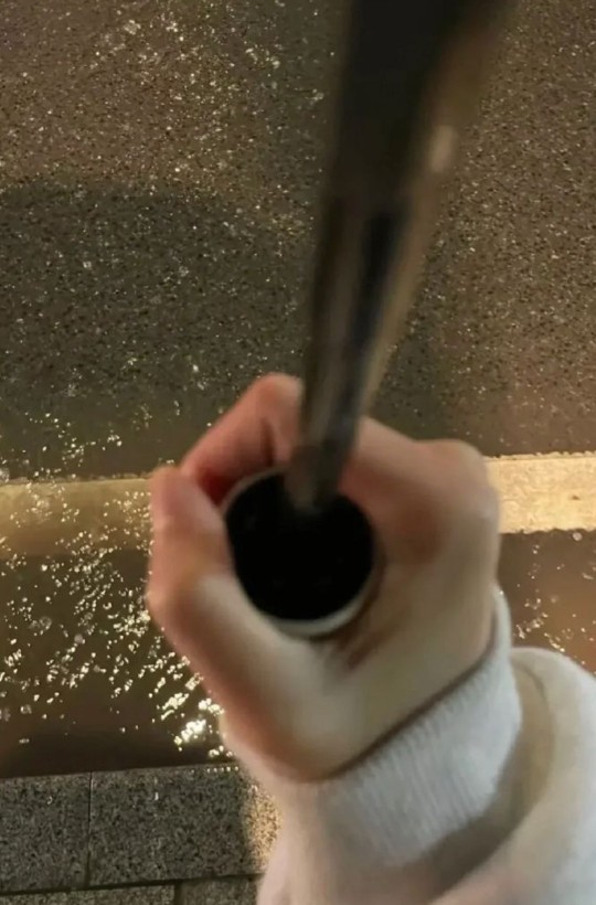 Cok güzel yagmur yağıyor. Sizin orada hava nasıl?