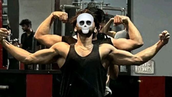 Spor salonuna yeni başlamış birine hareketlerin nasıl yapıldığını öğretir misiniz?