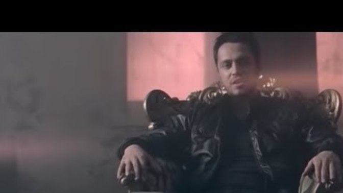Yeni şarkıları dinlemediğim için garipseniyorum, normal mi?