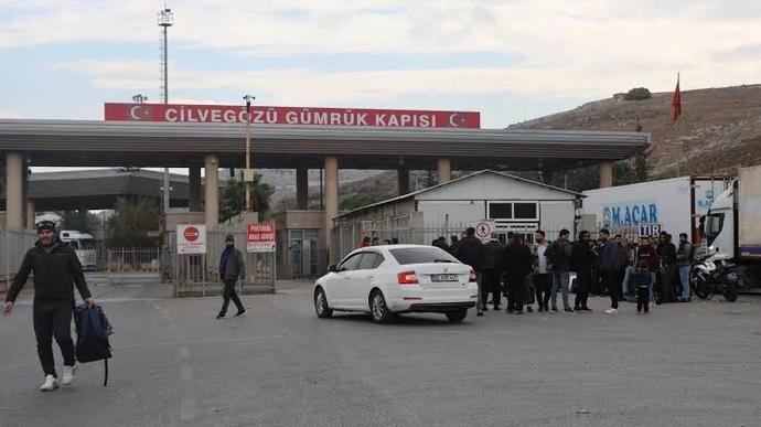 Suriyeliler gidiyor bende gidiyorum size oradan paylaşımlar yaparım😂arap yemekleri ister misiniz?