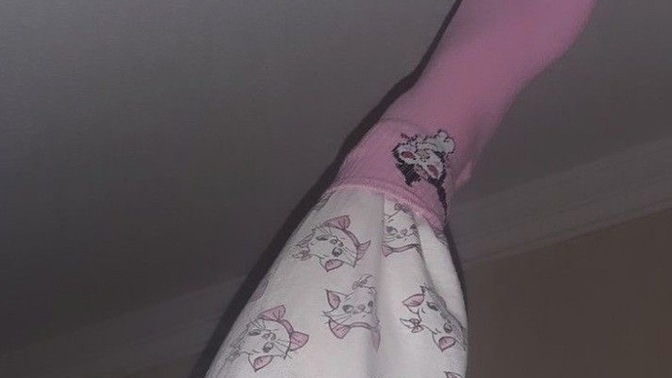 Pijama paçalarını çorabının içine sokuşturan kızdan olmaz mı?