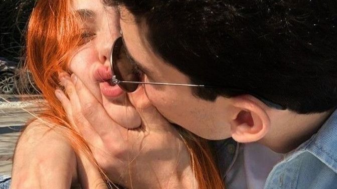 İlk Dateniz'de öpmeye çalışan sevgilinize tepki verir misiniz?