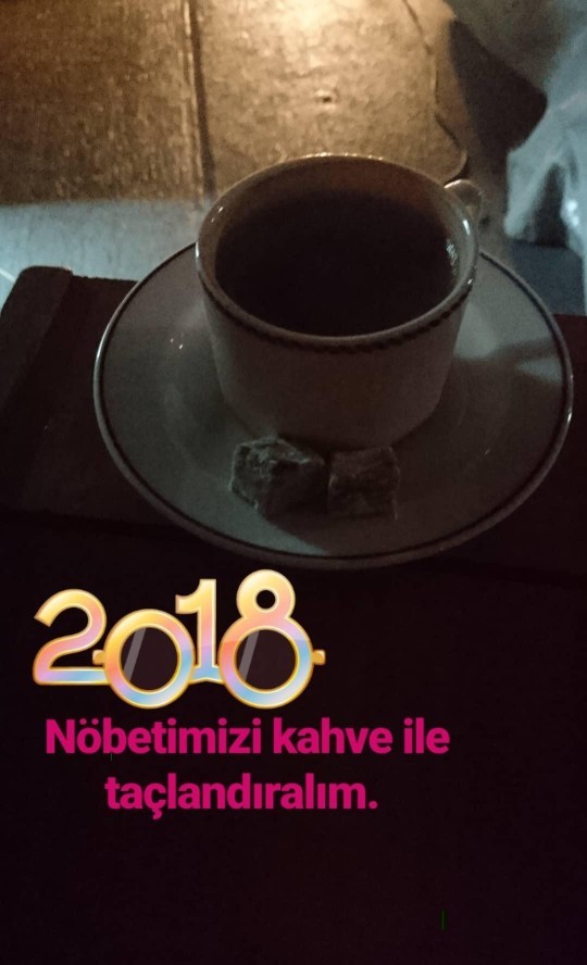 Cevapla, yeni yıl hediyeni kazan! 💝 En unutulmaz yılbaşı fotoğraflarında kimler var 📸🎊?