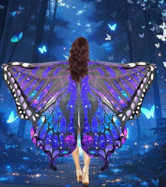 Kelebekli 🦋 elbiseler havalı mı yoksa demode mi?