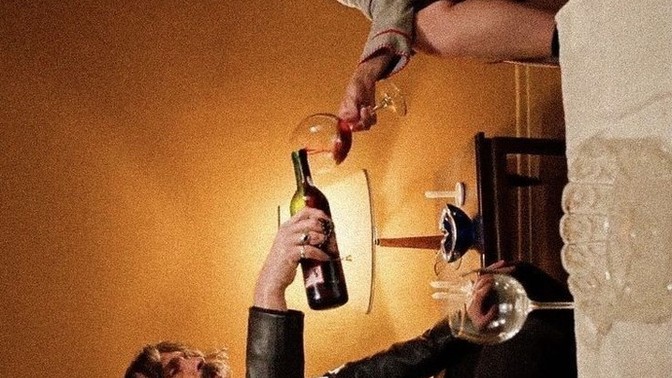 İlk buluşmada içki ikram eden erkekten olur mu?