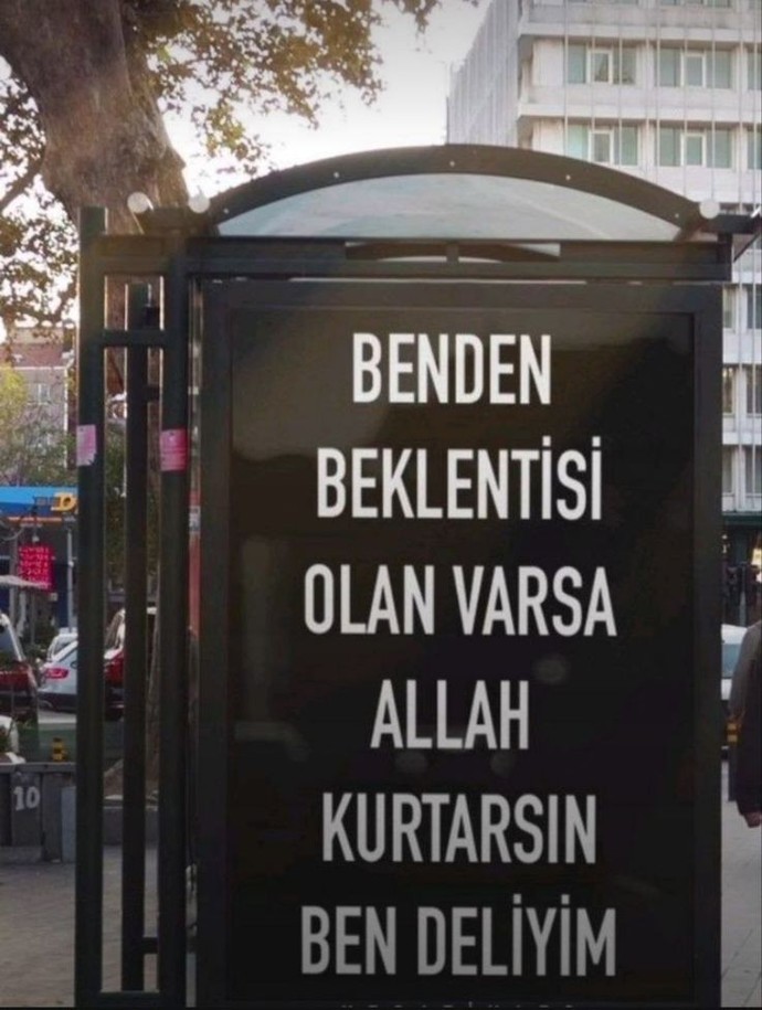 Seni bir partiye davet etsem kiminle gelirdin ve ne giyerdin? ?