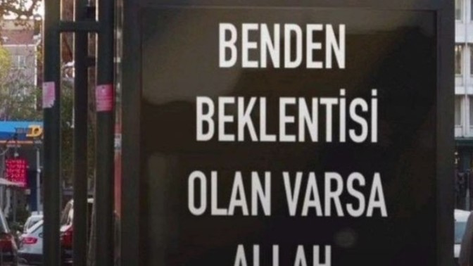Seni bir partiye davet etsem kiminle gelirdin ve ne giyerdin? ?