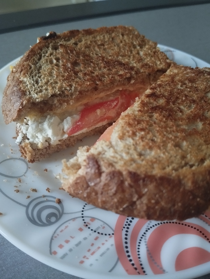 Tavada böyle sandviç tarzı bir şey hazırladım güzel oldu 😋