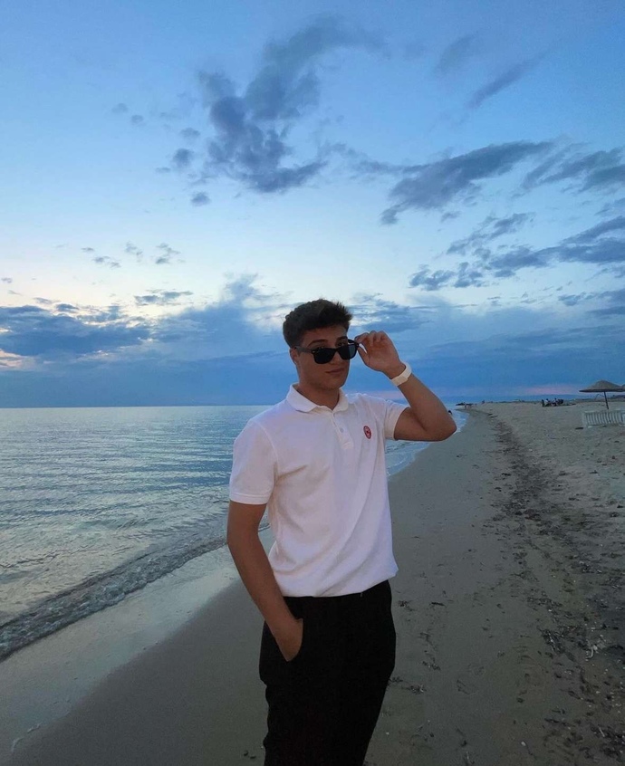 Kıyafet seçiminizi nasıl yapıyorsunuz şık ve sademi yoksa dekoltemi takılırsınız?