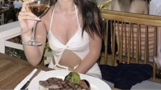 Erkekler güzel bir kadın görünce bunumu dusunuyorsunuz😂😂😂?