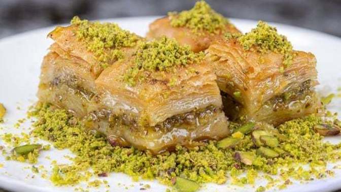 Baklava bir Abbasi saray mutfağı tatlısıyken en az 30 farklı yapılış tarifi varken neden Antep baklavası diye anılıyor?