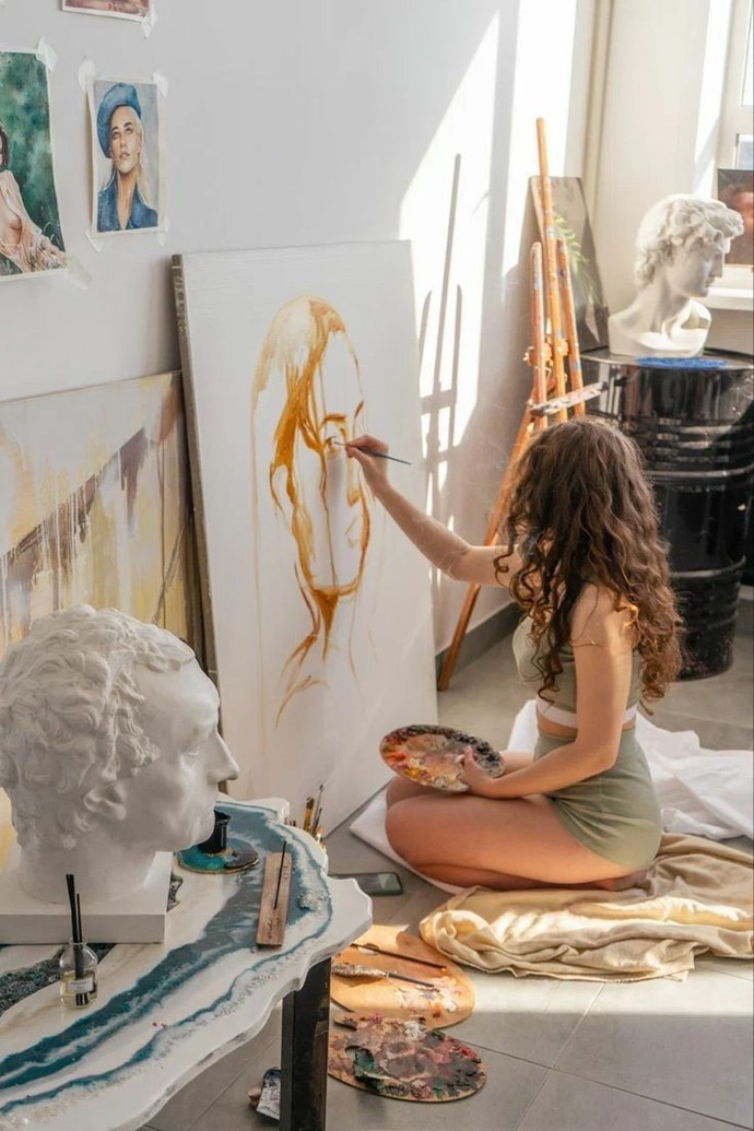 Eserleriyle oldukça ilgi gören bir yazar mı yoksa ressam mı olmak isterdiniz?