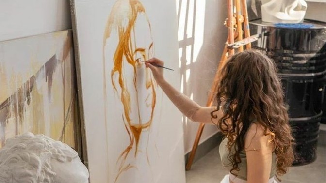 Eserleriyle oldukça ilgi gören bir yazar mı yoksa ressam mı olmak isterdiniz?