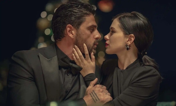 Bana bakmaz dediğin birisi seninle flört etmeye çalışsa ne tepki verirsin?