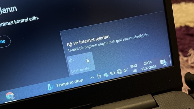 Bilgisayardan anlayan var mı  wifi ile bagli bi sorunum var🥲?