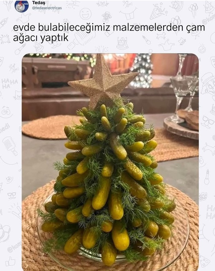 Masanin altında üzüm yiyerek 🥲