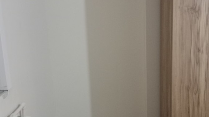 Yatak odasında bu boş alanı nasıl dekore edebilirim?