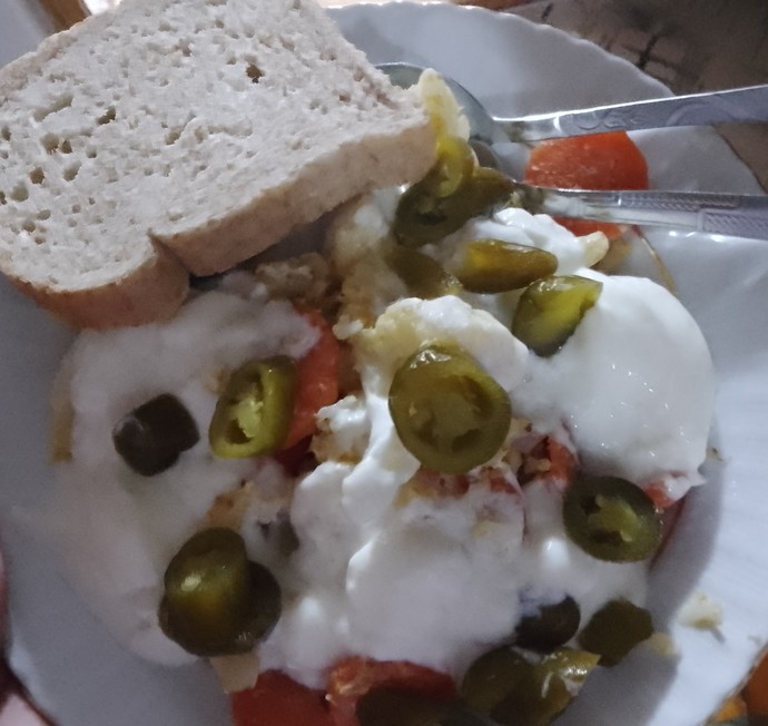 Bu aşağıda gördüğünüz benim  diyet yemğim bolca karnıbahar havuç haşadım ve çok minnak yağ ile kızarttım tabak doldu kalori var mı?