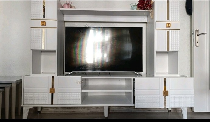 İkinci el TV ünitesi alacağım kararsız kaldım siz olsanız hangisini alırsınız?