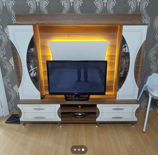 İkinci el TV ünitesi alacağım kararsız kaldım siz olsanız hangisini alırsınız?