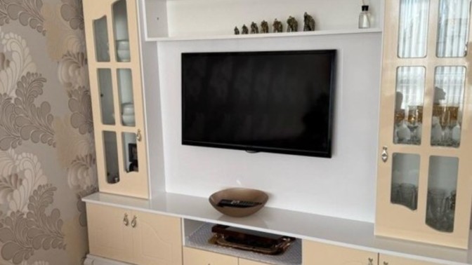 İkinci el TV ünitesi alacağım kararsız kaldım siz olsanız hangisini alırsınız?