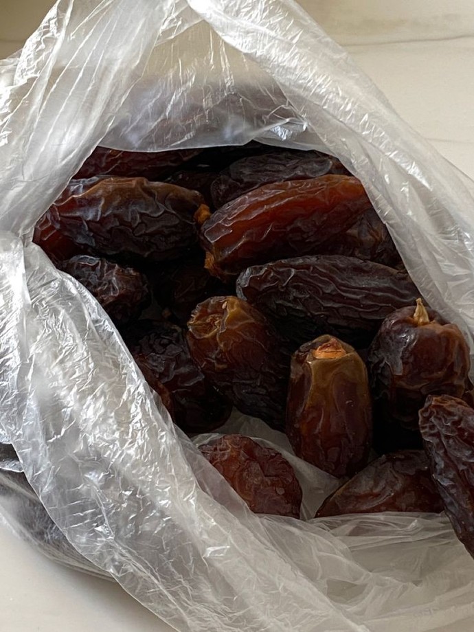Ben çok seviyorum çok hoşuma gidiyor çok güzel tadı.. Peki siz hurma severmisiniz şekerlerim ☺️☺️💖