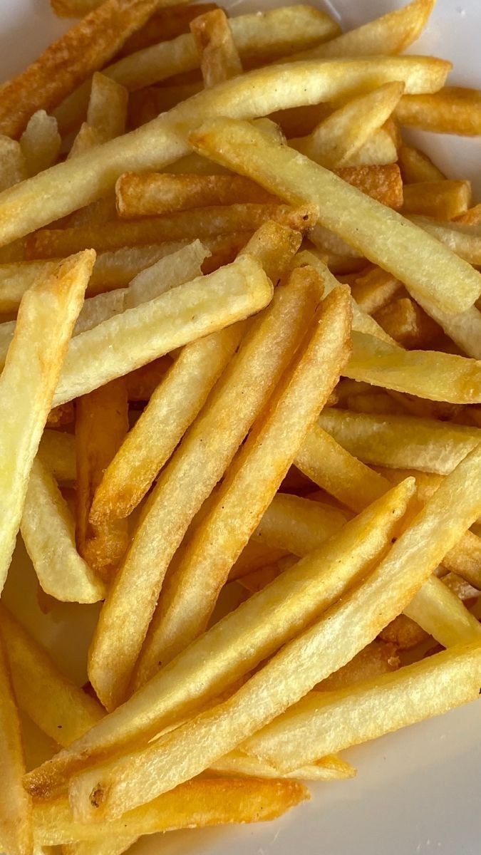 Sevilmezmi yaaaa bayılırım ketçap evde yoktu sade yiyeceğim🥲🥲
