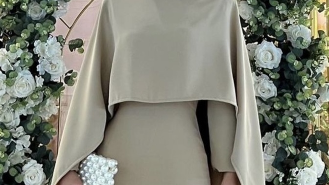 Kızlar bu elbiseye ne tür takılar gider?