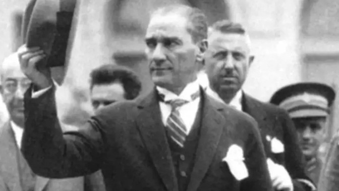 Kız arkadaşım ben sözleşmeli öğretmen oldum diye beni terk etti. Öğretmenlik düşük seviye bir meslek mi?
