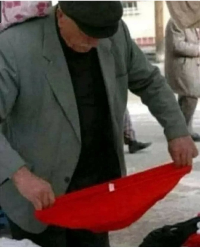 Yılbaşı gecesi için hazırlıklar tüm hızıyla devam ediyor 🤭🤭amcaya söylemek istediğiniz bişey var mı?🤔🤭?