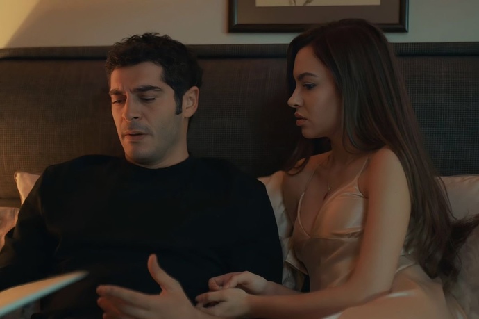 Eşin çalışıp akşam gezerken , sen evde oturur musun?
