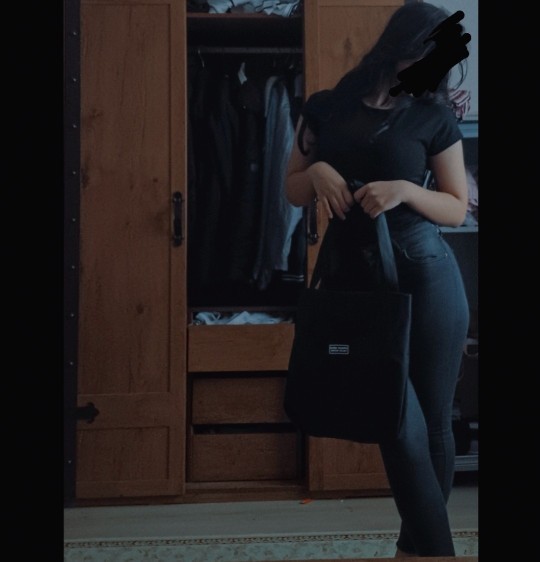 Kızlar dar pantolonun modası geçti mi sizce?